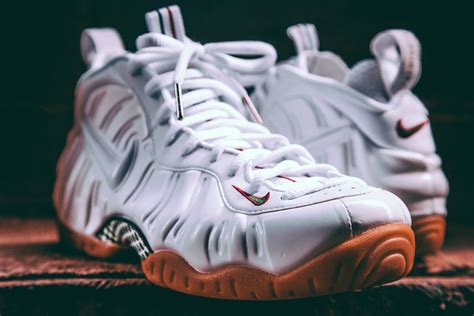 white gucci foams